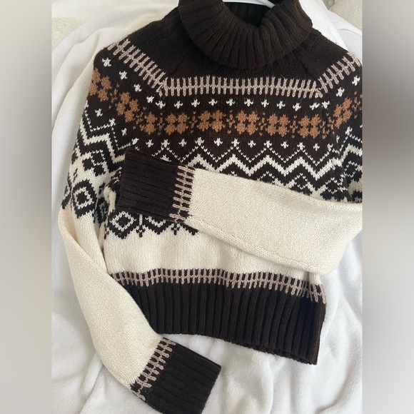 Brown Turtle Neck - Picture 2 of 5